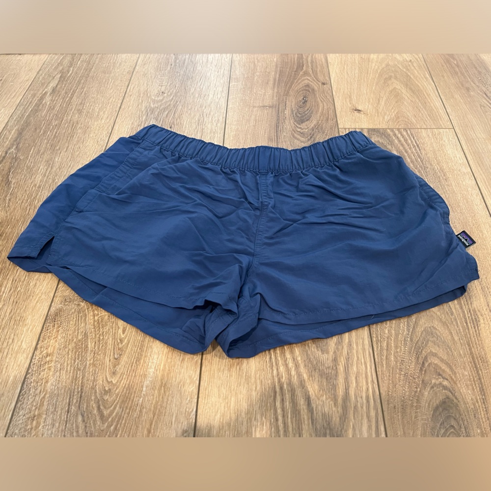 Patagonia Women's Barely Baggies™ Shorts - 2½". Size Medium